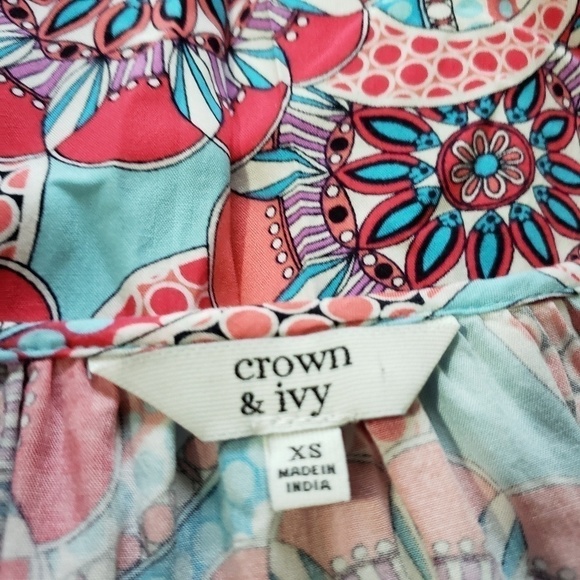 Crown & Ivy | XS embroidered sleeves & front panel - Picture 6 of 10